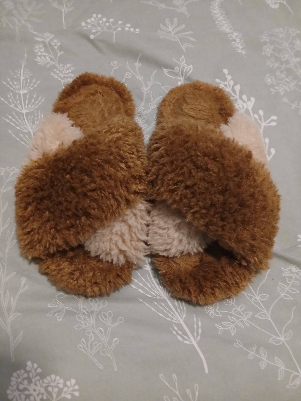aerie Brown and Cream Fuzzy Crossband Slippers